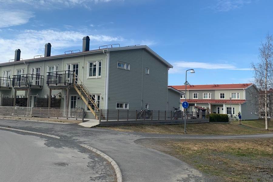 Lägenhet med utsikt mot Nydalasjön.