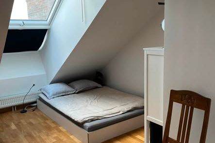 Möblerat rum vid Mimmi Ekholms plats