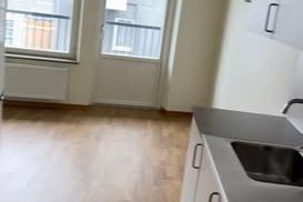 Mysig 1:a m balkong i Midsommarkransen