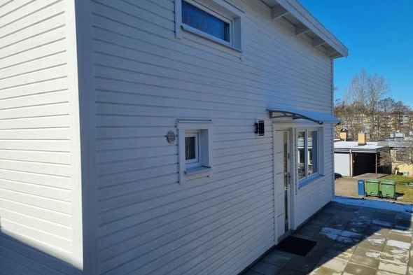 Nybyggt attefallshus nära Jkpg centrum