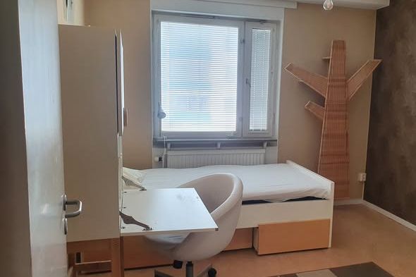 Rum i lugna Häggvik nära pendeln