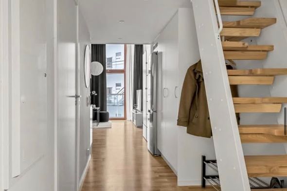Ljus 1,5:a med loft i Rosendal