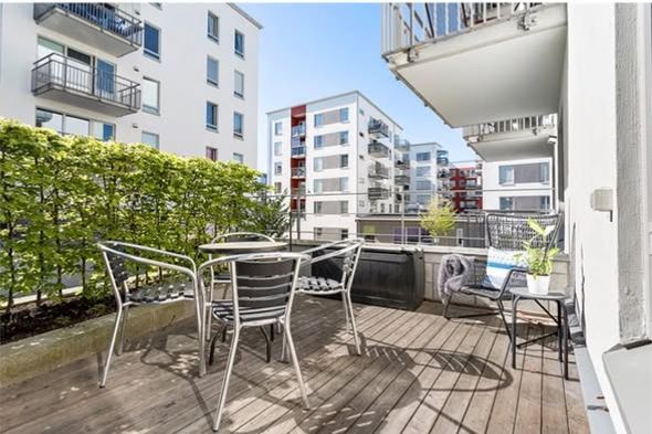 Nyrenoverad 2:a i Kista med uteplats