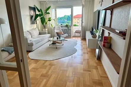 Möblerad 2:a med solig balkong i Kungälv