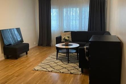 Möblerad tvåa med uteplats i Årsta