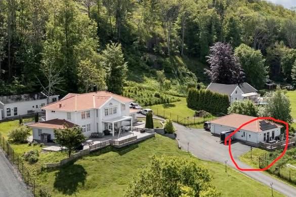 Nybyggd flygel med uteplats i Gränna