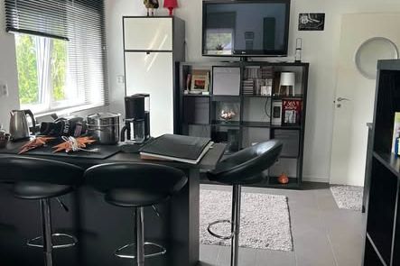Ljus studio med uteplats i Trollbäcken
