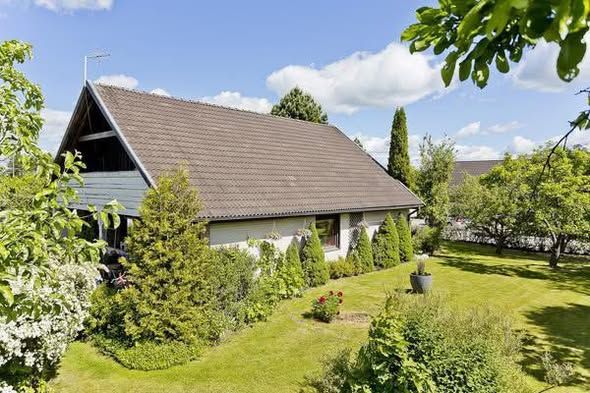 Rum i lugn villa med trädgård – Uppsala